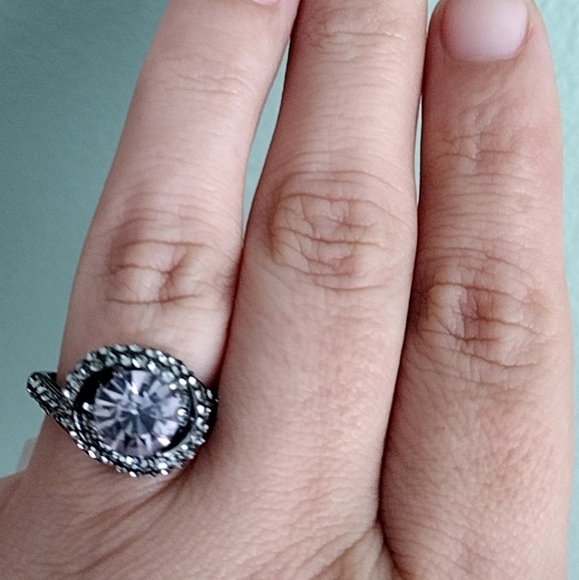 Women's Rhinestone Statement Cocktail Ring - Picture 6 of 12